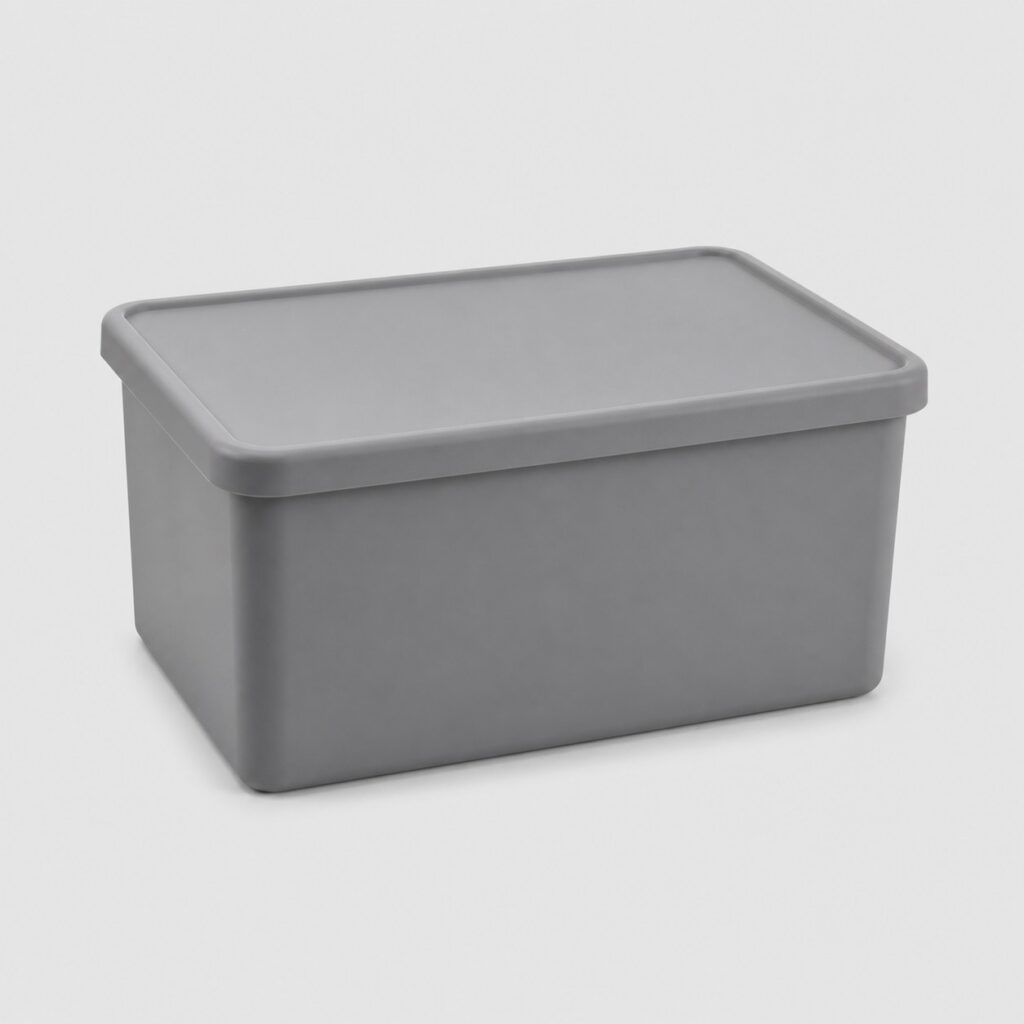 Boîte de rangement grise avec couvercle sur fond gris clair