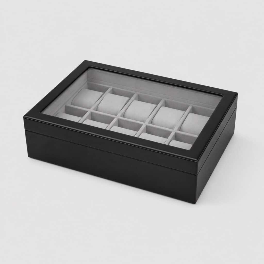 Boîte à montres noire à couvercle vitré sur fond gris clair