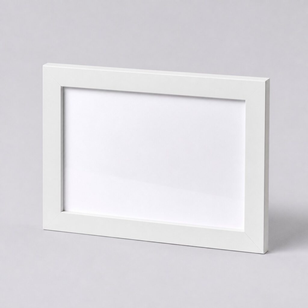 Cadre photo horizontal blanc mat sur fond gris très clair