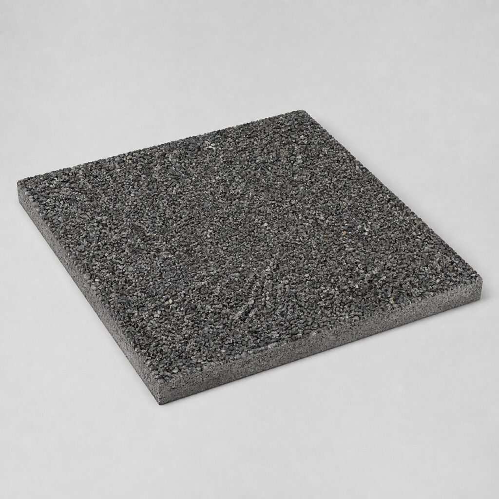 Grande dalle gravillonnée anthracite de 50 cm présentée seule