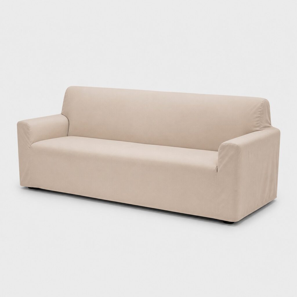 Housse de canapé trois places en polyester beige présentée seule sur fond gris très clair