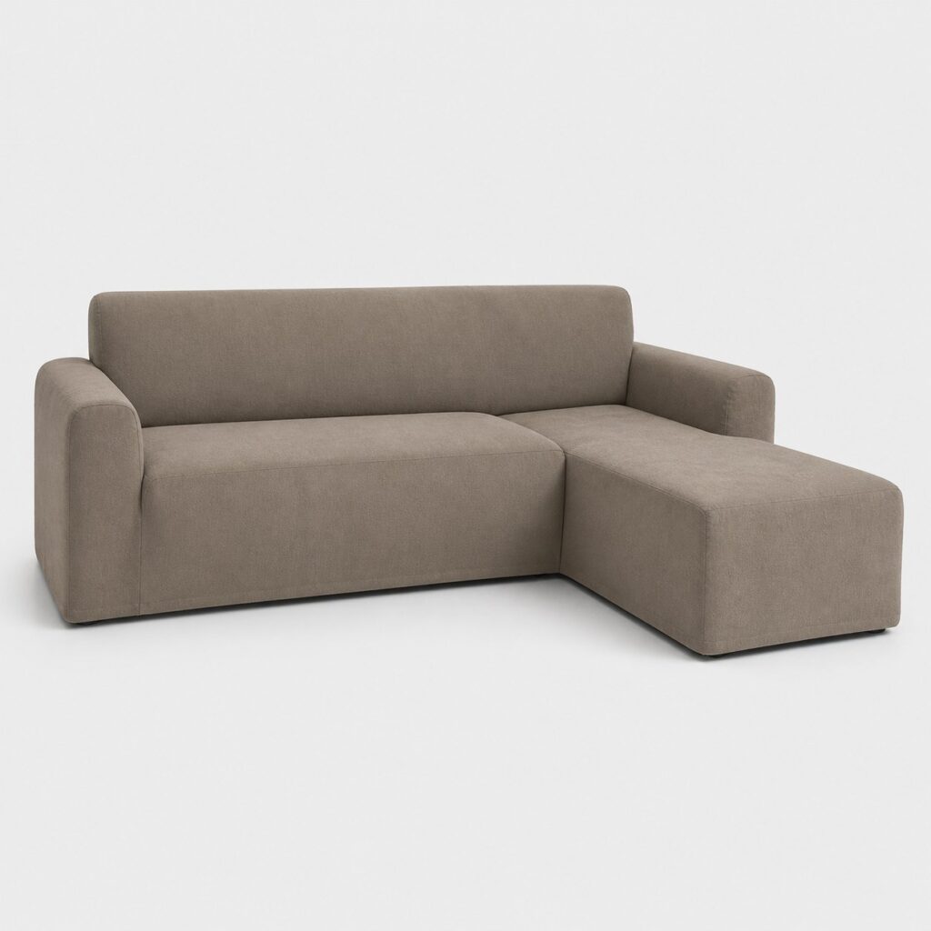 Housse taupe pour canapé d'angle avec méridienne présentée seule sur fond gris très clair