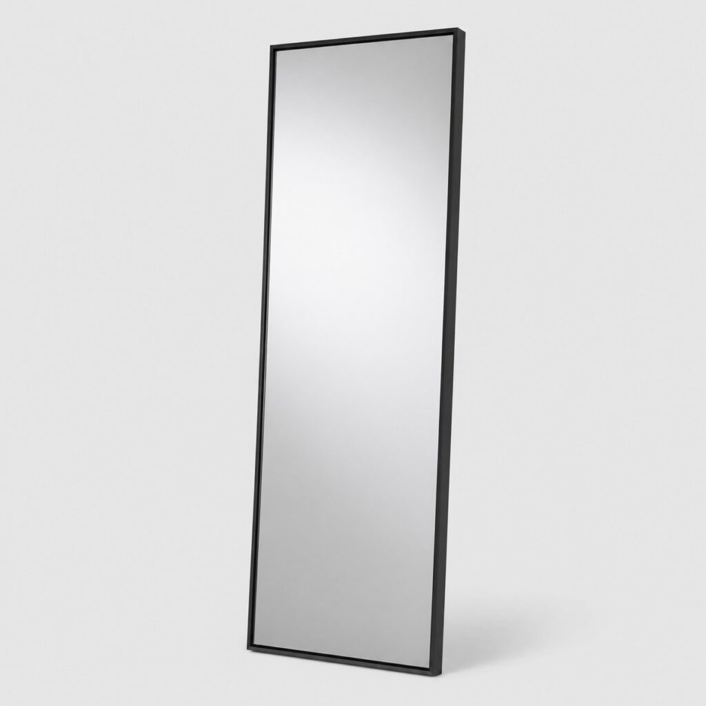 Très grand miroir mural rectangulaire à cadre noir sur fond gris clair