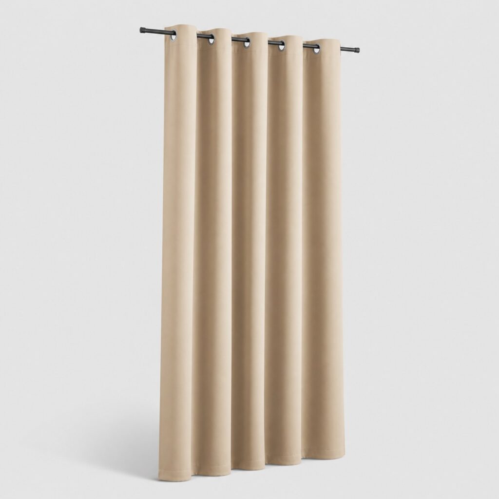 Rideau de porte beige uni en polyester sur fond gris clair
