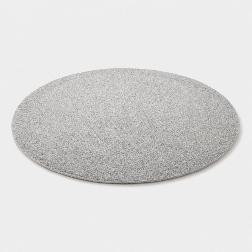 Tapis de salon rond gris perle à poils courts sur fond gris clair